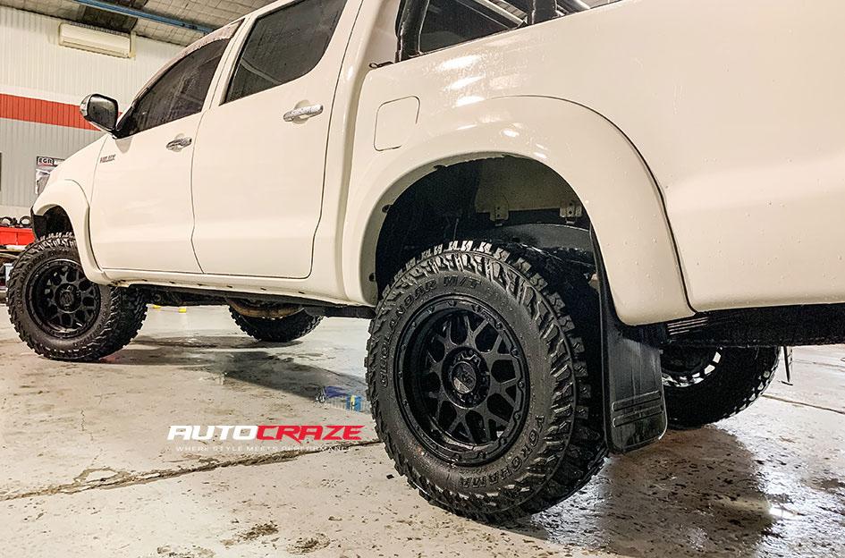 TOYOTA HILUX N70 4WD GRENADE OR MATTE BLACK